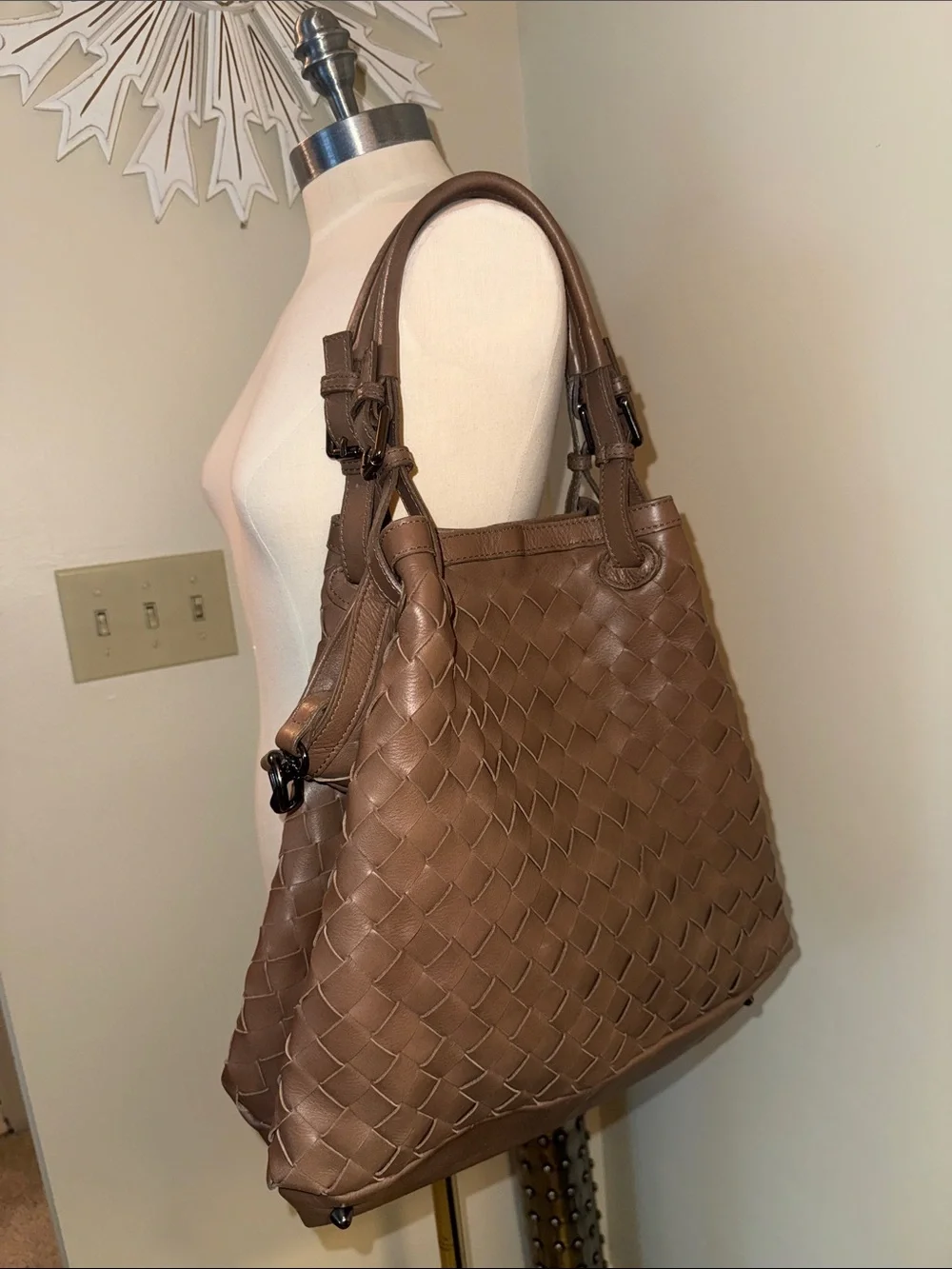 Laura Di Maggio Woven Shoulder Leather Tote Bag in Chestnut Brown